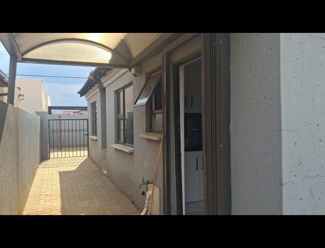3 BEDROOM HOUSE FOR SALE IN SILUMA VIEW
